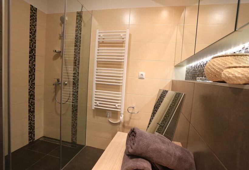 带1个卧室的带阳台的公寓, Apartments & Rooms Mareta Exclusive