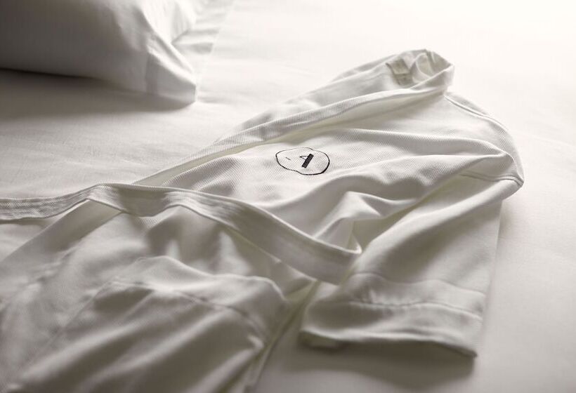 غرفة قياسية مزوَّدة بشُرفة, Archer Hotel Boston/burlington