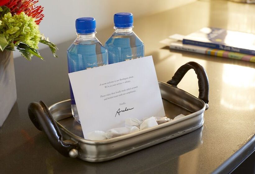 غرفة قياسية مزوَّدة بشُرفة, Archer Hotel Boston/burlington