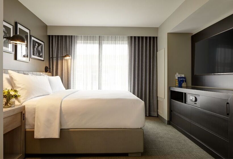 غرفة قياسية مزوَّدة بشُرفة, Archer Hotel Boston/burlington