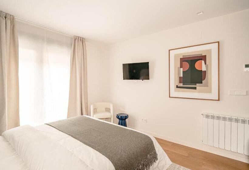 استودیوی استاندارد, Home Art Apartments Salamanca