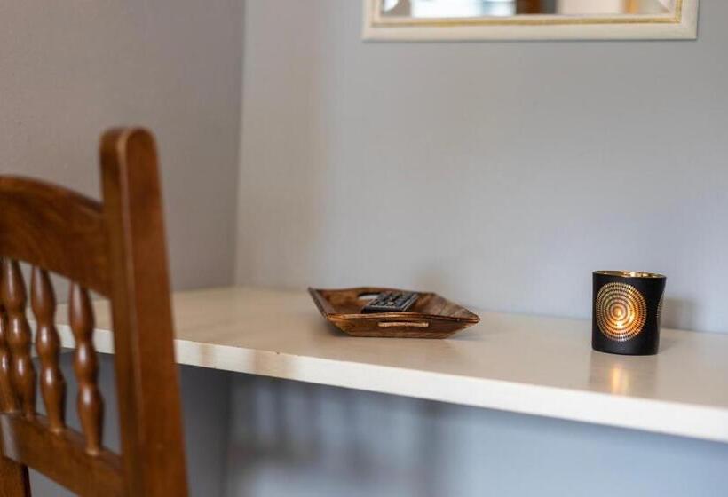 חדר אקונומי, Hostaltina