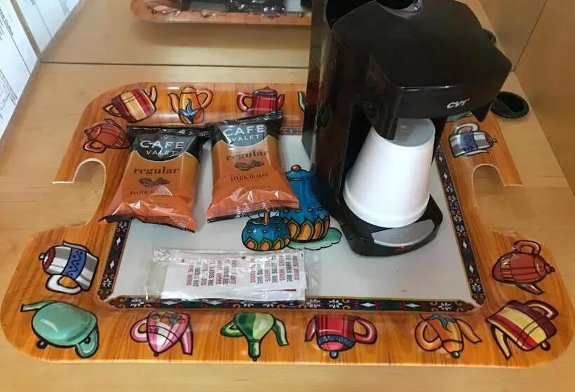 キングサイズベッドのスタンダードルーム, Sunset Motel