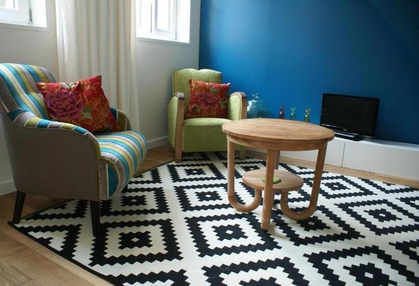 خانه 1 خوابه, La Cour Soubespin