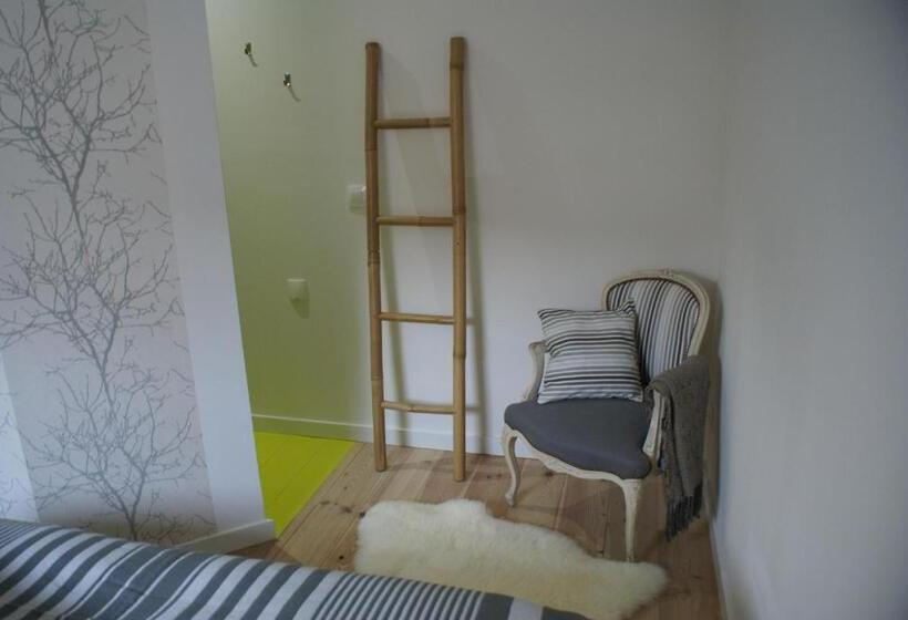 خانه 1 خوابه, La Cour Soubespin