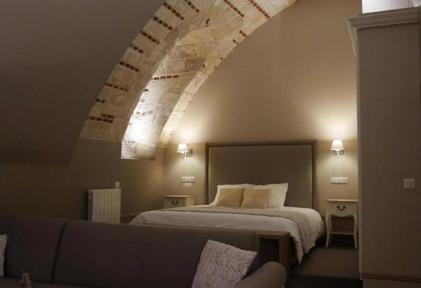 דירת חדר, La Parenthèse Envoutée