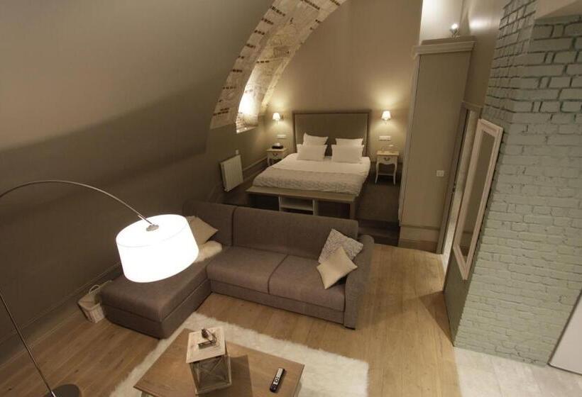 דירת חדר, La Parenthèse Envoutée