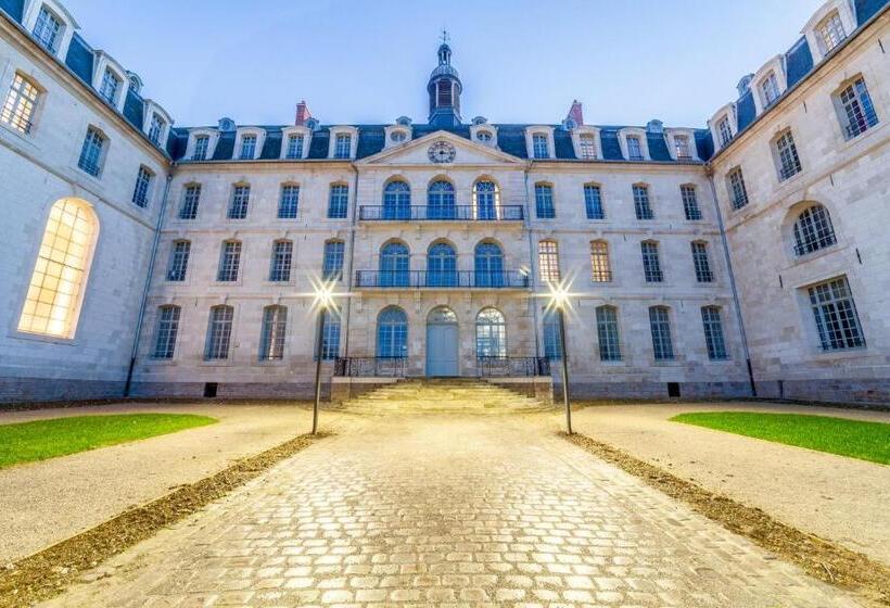 סטודיו דלוקס, La Parenthèse Envoutée