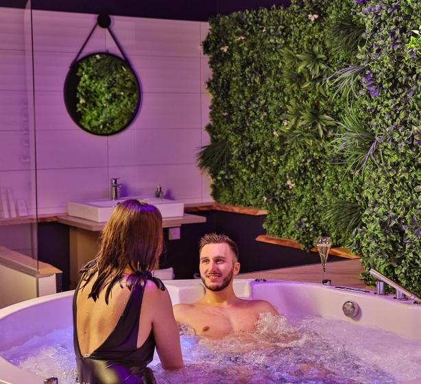 סטודיו דלוקס, La Parenthèse Envoutée