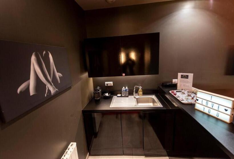 סוויטה, La Parenthèse Envoutée