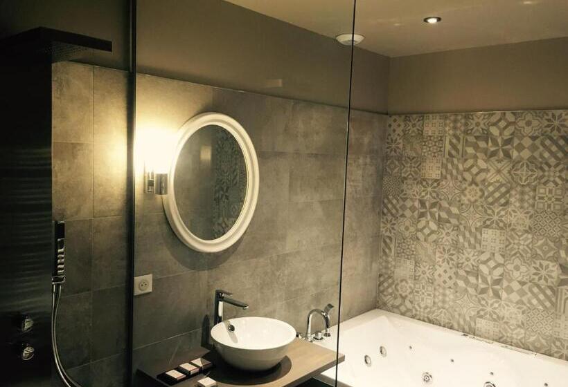 דירת חדר, La Parenthèse Envoutée