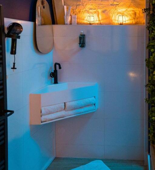 סטודיו דלוקס, La Parenthèse Envoutée