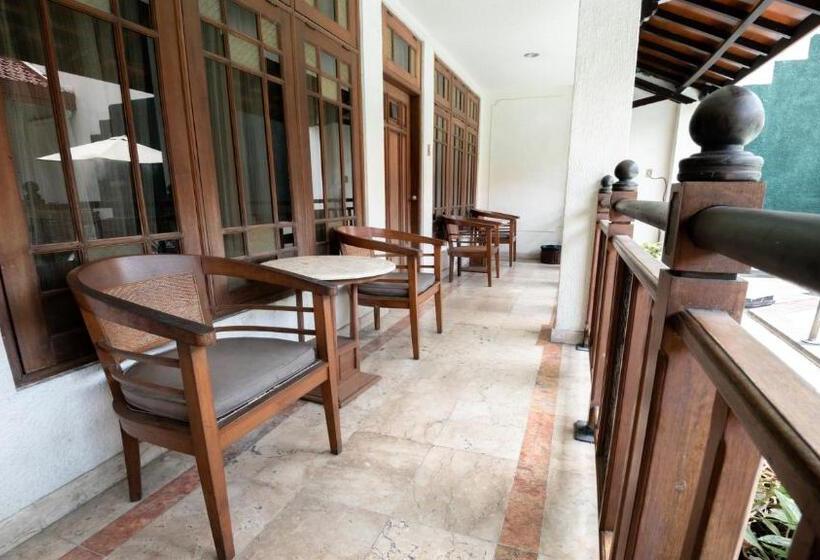 패밀리 룸, Saptagria