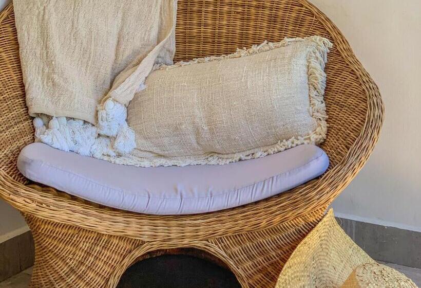 اتاق استاندارد با تخت بزرگ, Soraya Yoga Wellness Center