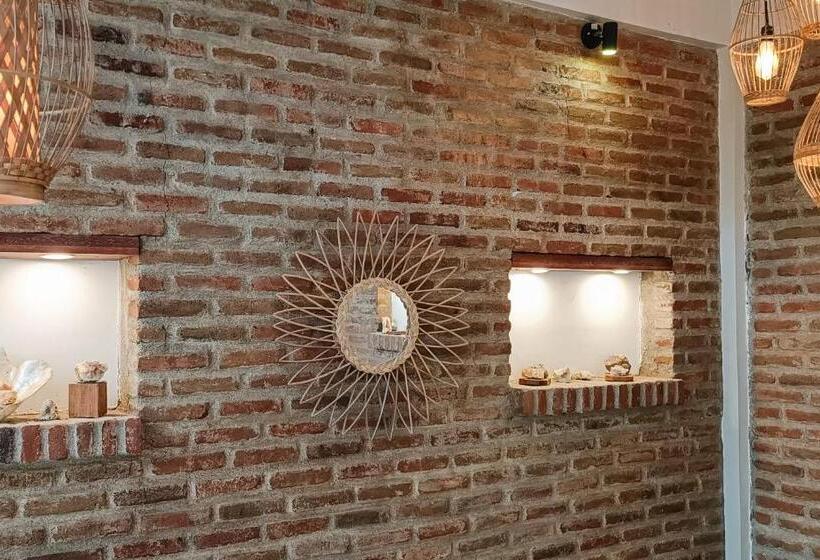 اتاق استاندارد سه نفره, Soraya Yoga Wellness Center