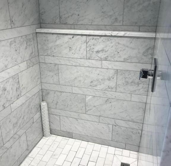 스탠다드 스튜디오 킹침대, The Preston House And