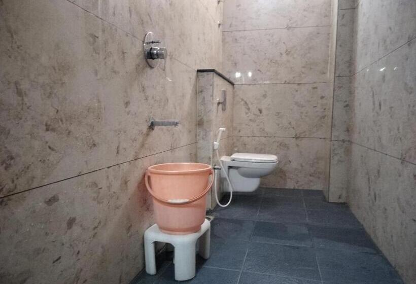 豪华家庭房间, Vyshak International