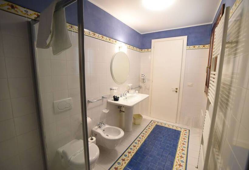 バルコニー付きスーペリアルーム, Barone Liberty & Luxury Spa Boutique