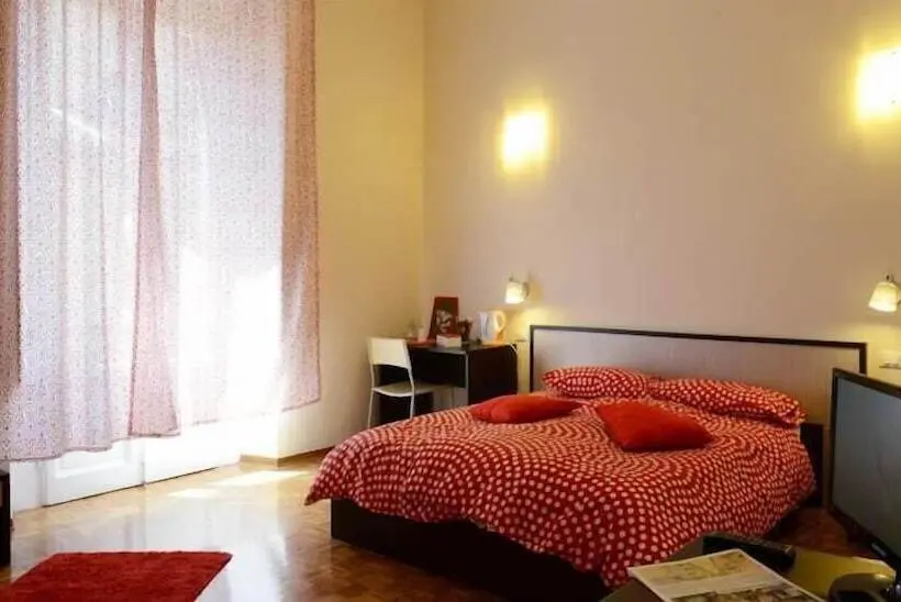 اتاق استاندارد سه نفره, Live Florence Guest House