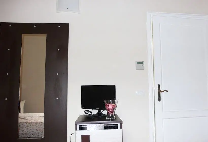 اتاق استاندارد سه نفره, Live Florence Guest House