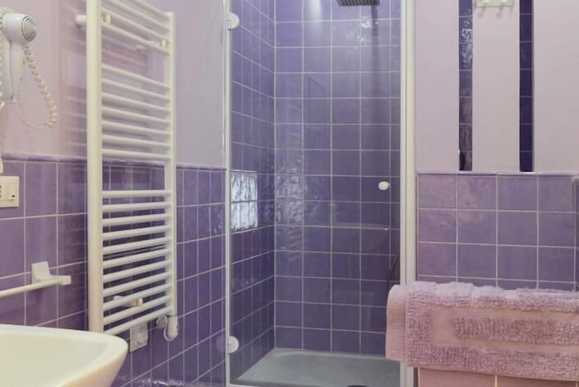 اتاق استاندارد سه نفره, Live Florence Guest House