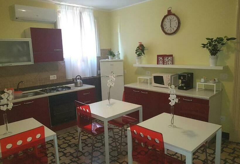 اتاق استاندارد با بالکن, Central Suites Catania