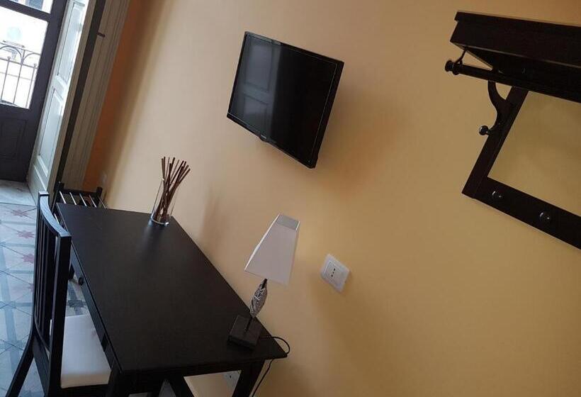 اتاق استاندارد با بالکن, Central Suites Catania