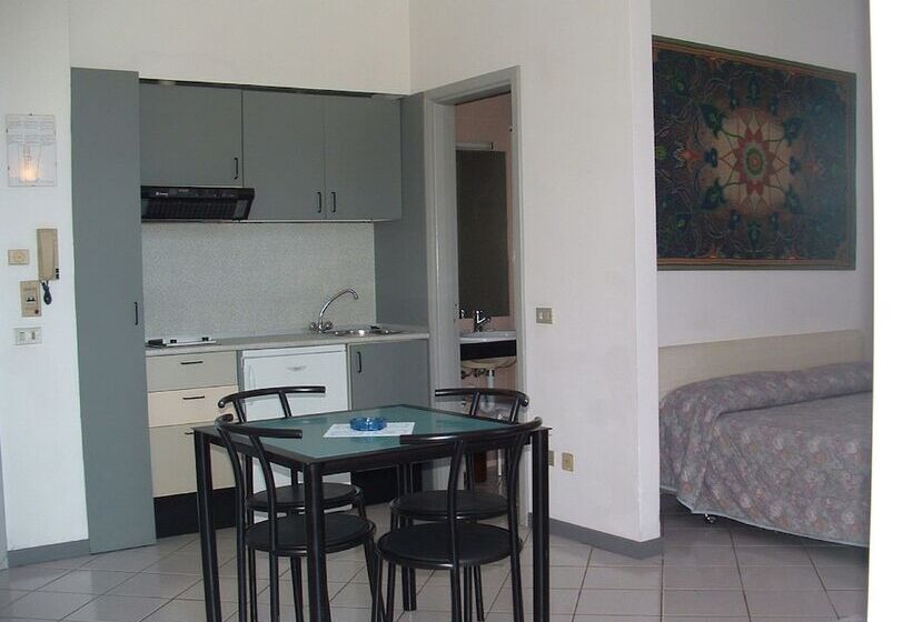 스탠다드 스튜디오, Holiday Residence