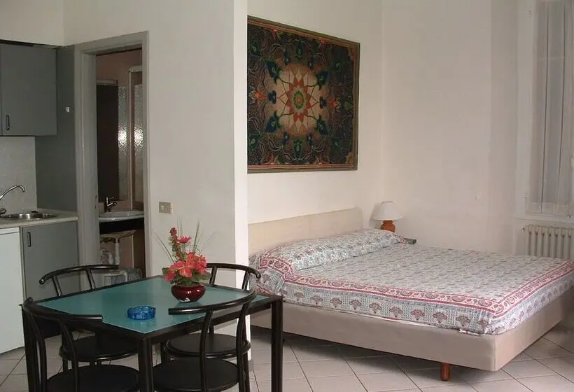 استودیوی استاندارد, Holiday Residence