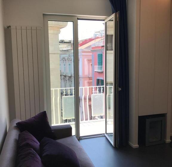 سوئیت با تخت بزرگ, The Boutique Napoli Suite
