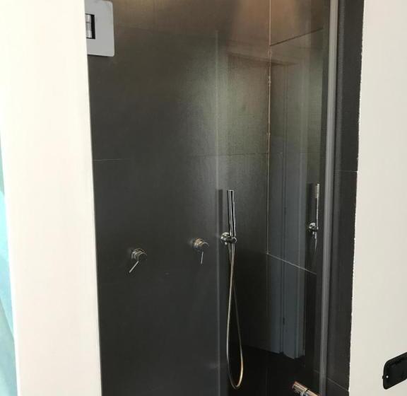 سوئیت با تخت بزرگ, The Boutique Napoli Suite