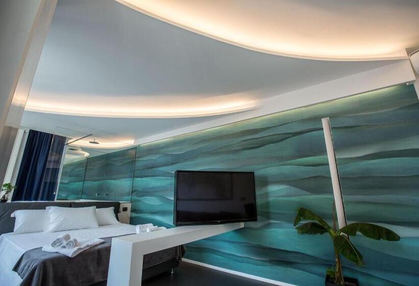 سوئیت با تخت بزرگ, The Boutique Napoli Suite