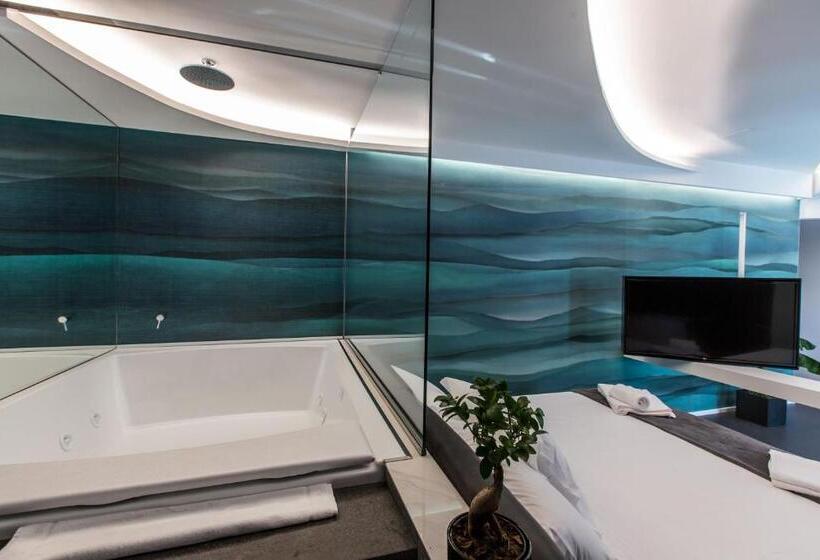 سوئیت با تخت بزرگ, The Boutique Napoli Suite