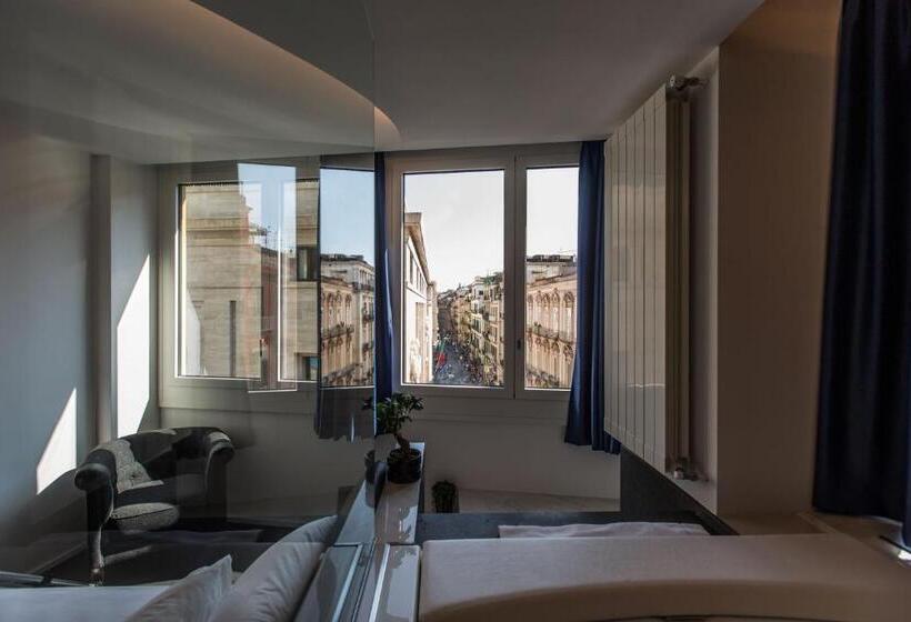 سوئیت با تخت بزرگ, The Boutique Napoli Suite