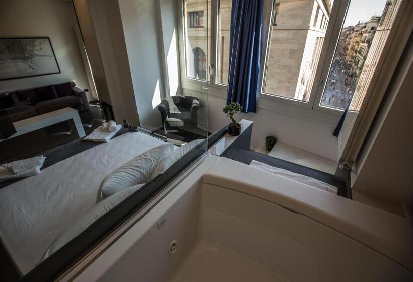 سوئیت با تخت بزرگ, The Boutique Napoli Suite