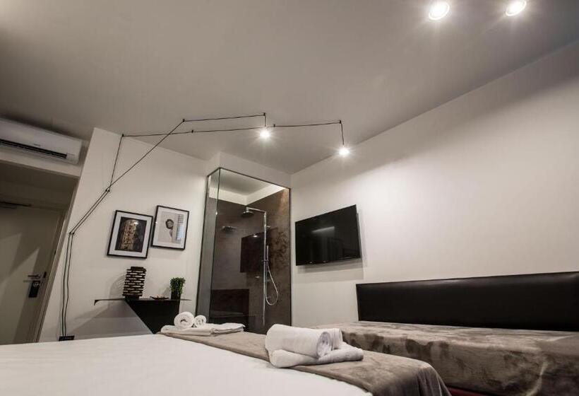 اتاق لوکس سه تخته, The Boutique Napoli Suite