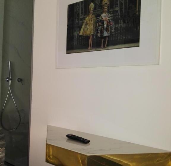 اتاق سوپریور با بالکن, The Boutique Napoli Suite