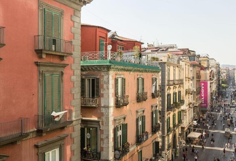 اتاق سوپریور با بالکن, The Boutique Napoli Suite