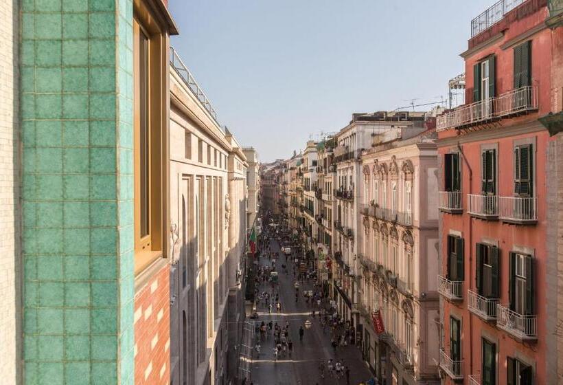 اتاق سوپریور با بالکن, The Boutique Napoli Suite