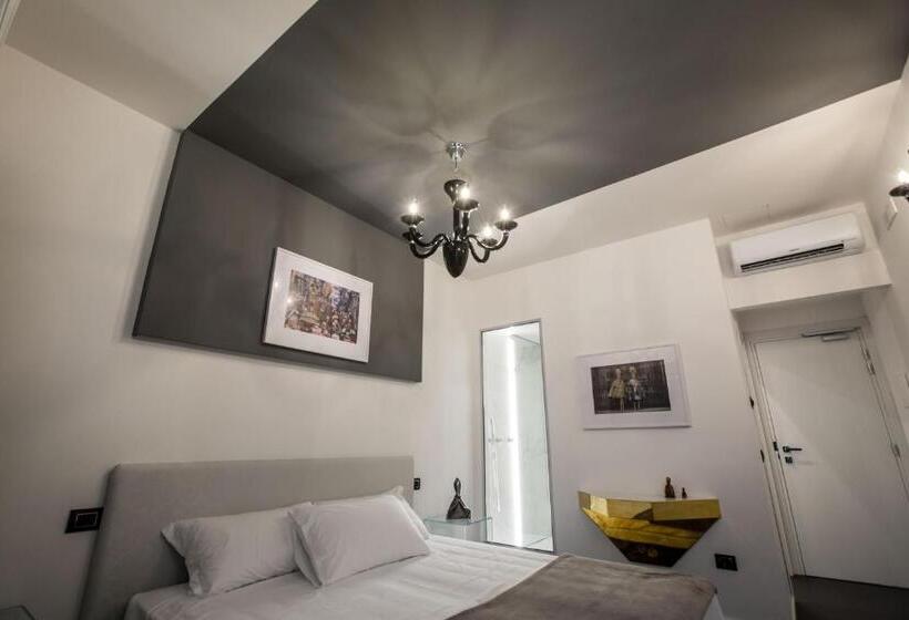 اتاق سوپریور با بالکن, The Boutique Napoli Suite