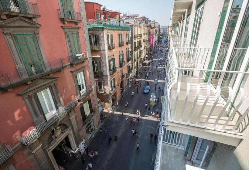 اتاق سوپریور با بالکن, The Boutique Napoli Suite