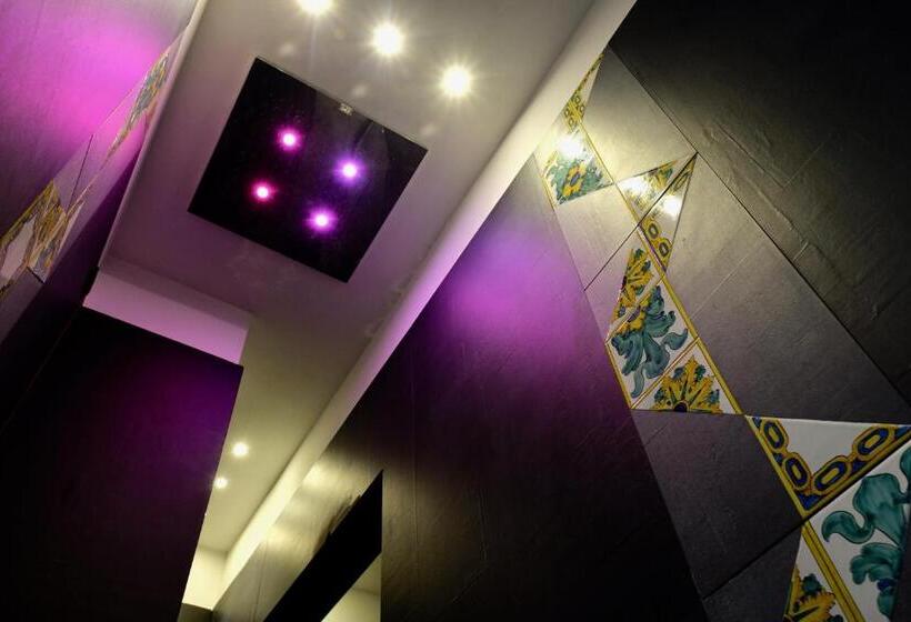 اتاق لوکس, The Boutique Napoli Suite