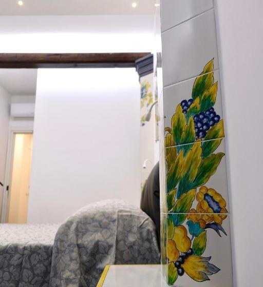اتاق لوکس, The Boutique Napoli Suite