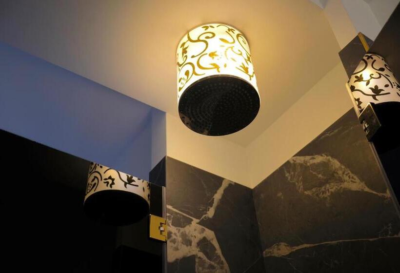 سوئیت با وان آب گرم, The Boutique Napoli Suite