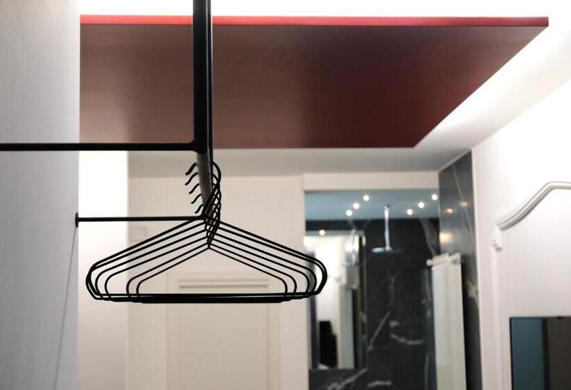 سوئیت با وان آب گرم, The Boutique Napoli Suite