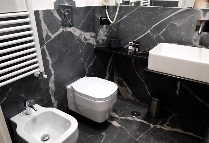 سوئیت با وان آب گرم, The Boutique Napoli Suite