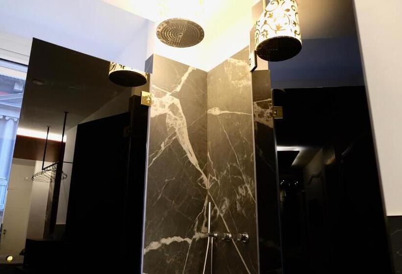 سوئیت با وان آب گرم, The Boutique Napoli Suite