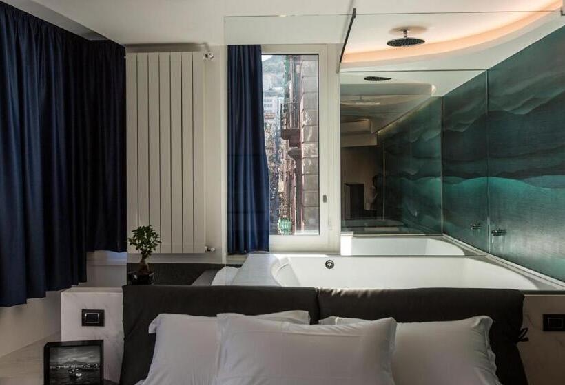 سوئیت با تخت بزرگ, The Boutique Napoli Suite
