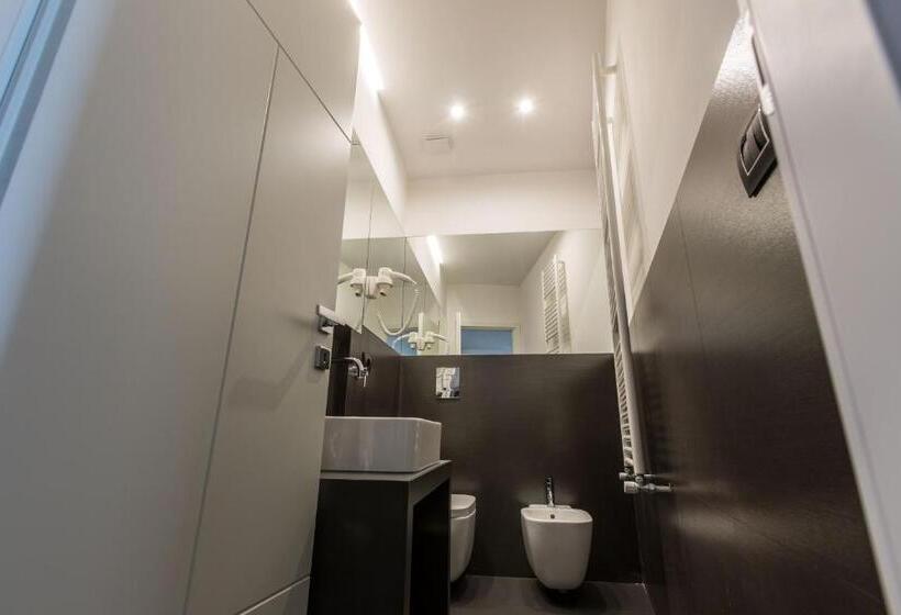 سوئیت با تخت بزرگ, The Boutique Napoli Suite