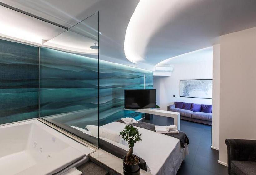 سوئیت با تخت بزرگ, The Boutique Napoli Suite